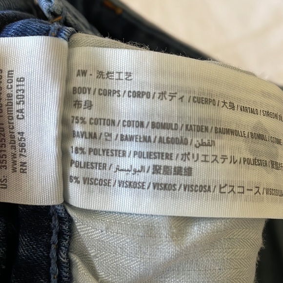 Hollister Mid-Rise Boot Jeans - Picture 6 of 8